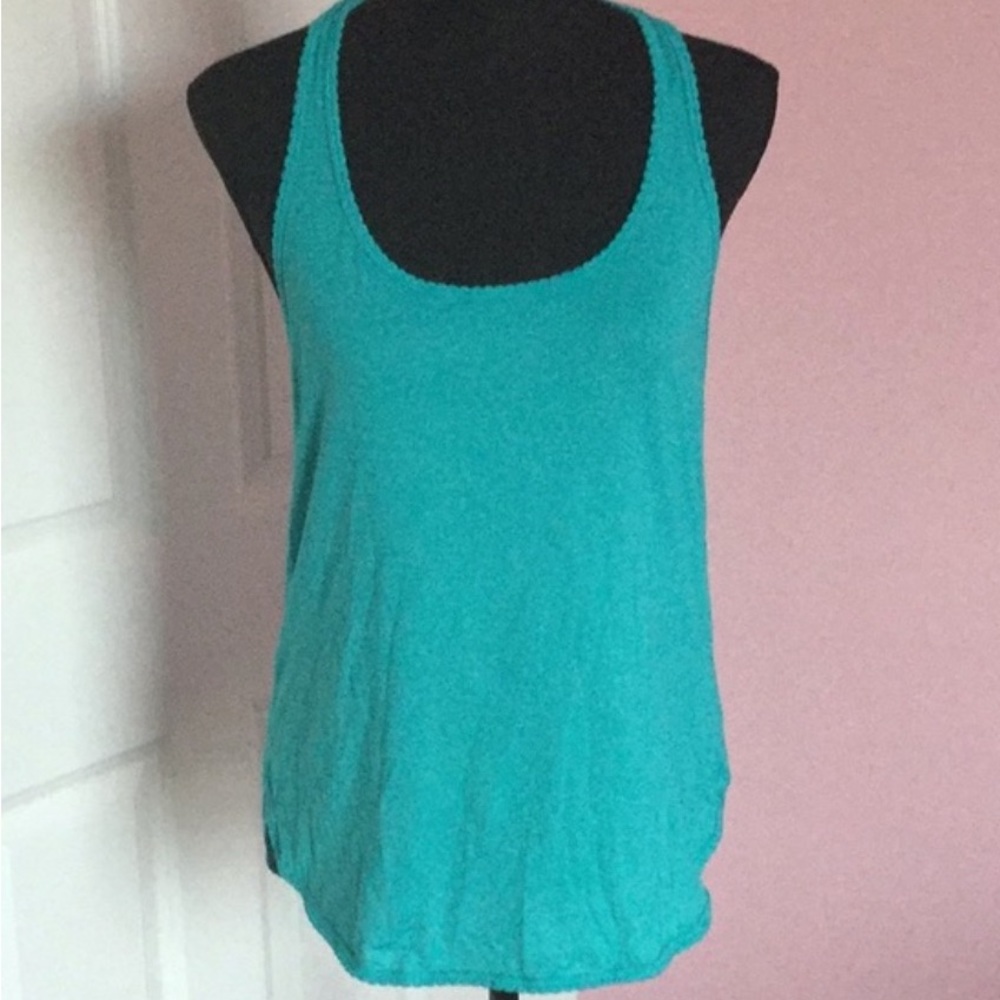 Lululemon racerback top in teal, size 4